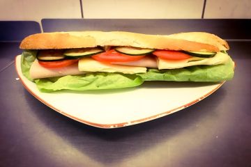 Sandwich cu sunca si cascaval