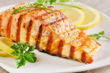 Somon la gratar cu lamaie